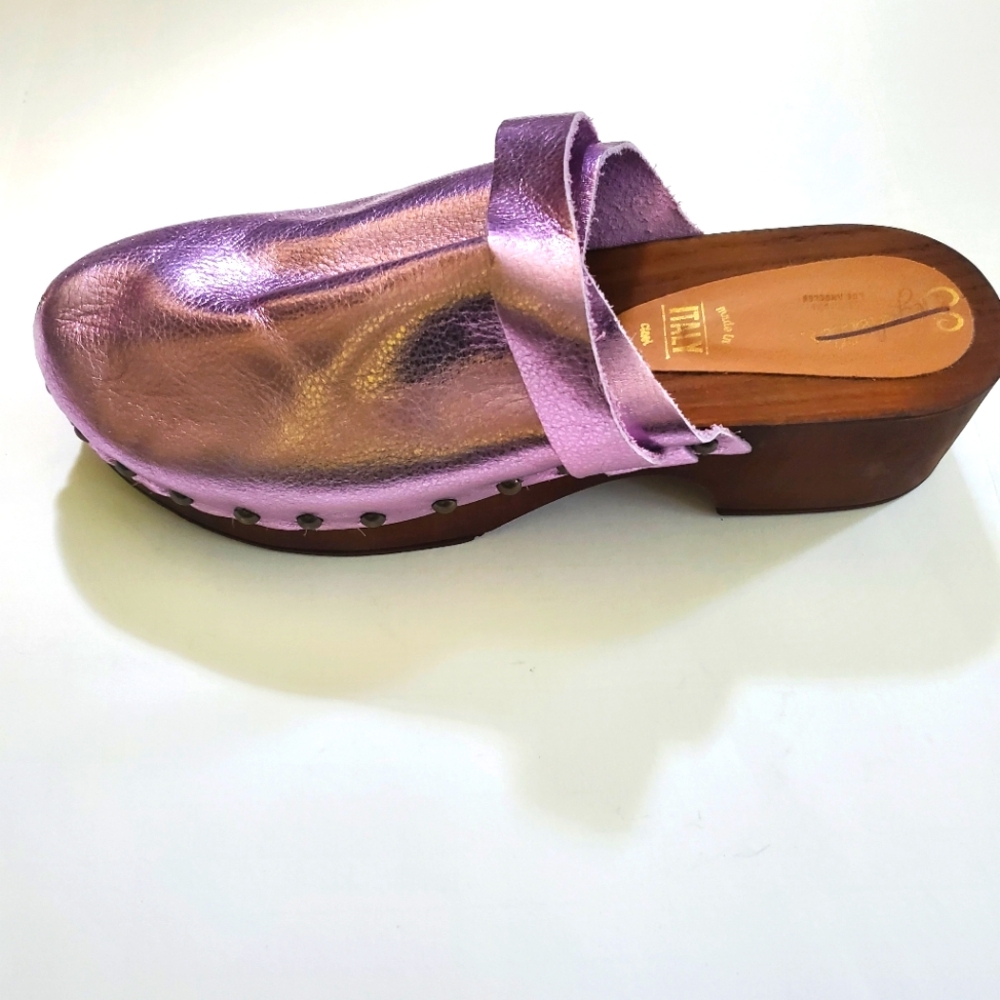 NWOT Seychelles Loud and Clear Metallic Pink Leather Heeled Clog
